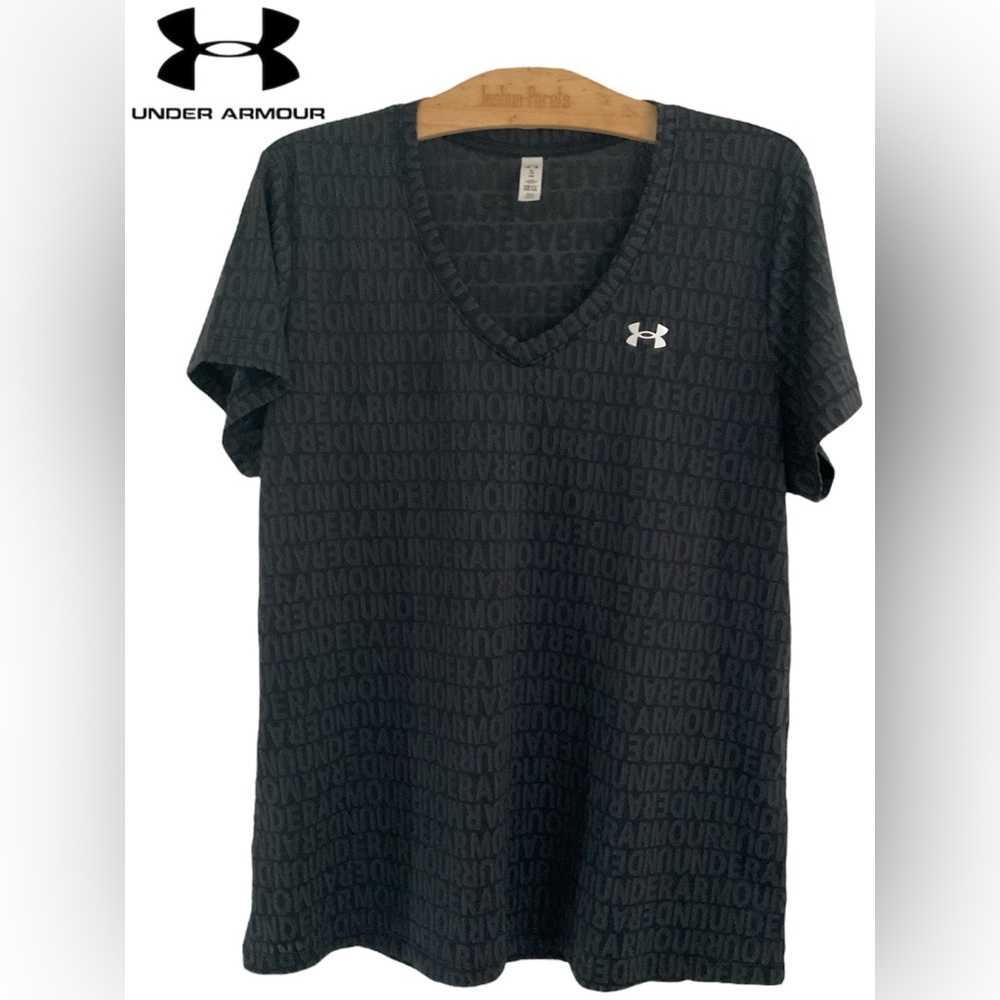 😉Under Armour Charcoal Logo Pattern V-Neck